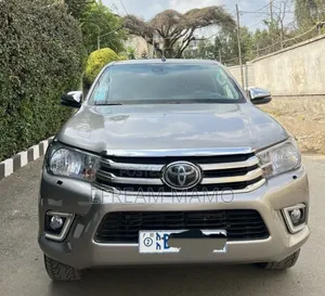 Toyota Hilux 2019 Silver