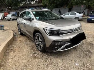 Volkswagen ID.6 2024 Gold