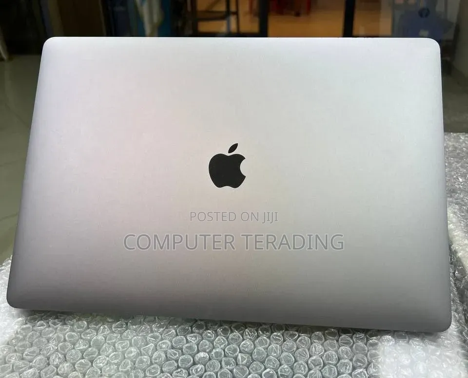 New Laptop Apple MacBook Pro 2017 16GB Intel Core i7 SSD 512GB