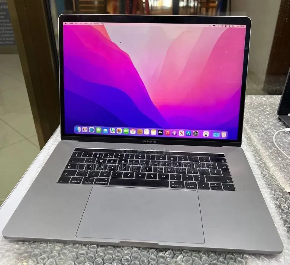 New Laptop Apple MacBook Pro 2017 16GB Intel Core i7 SSD 512GB
