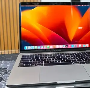 New Laptop Apple MacBook Pro 2017 16GB Intel Core i5 SSD 256GB