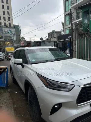 Toyota Highlander Hybrid 2023 White