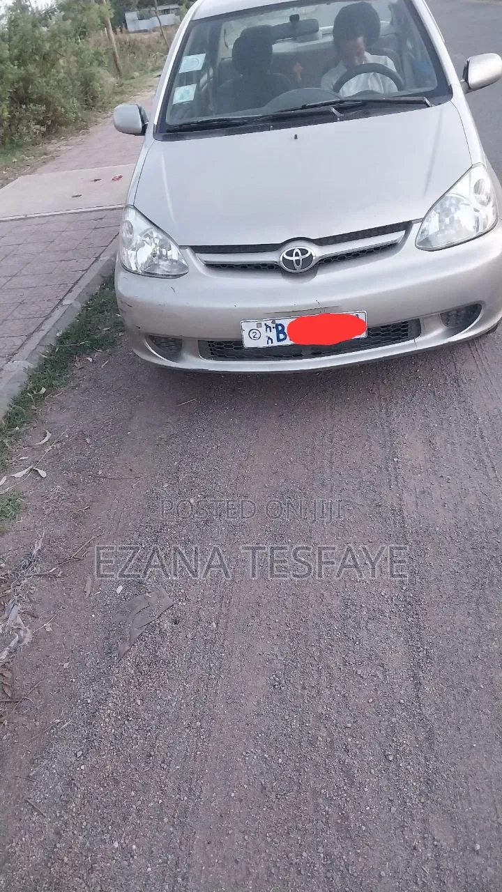 Toyota Platz 2005 Beige