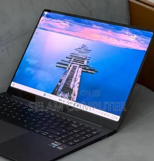 New Laptop HP Pavilion 15 8GB Intel Core i5 SSD 256GB
