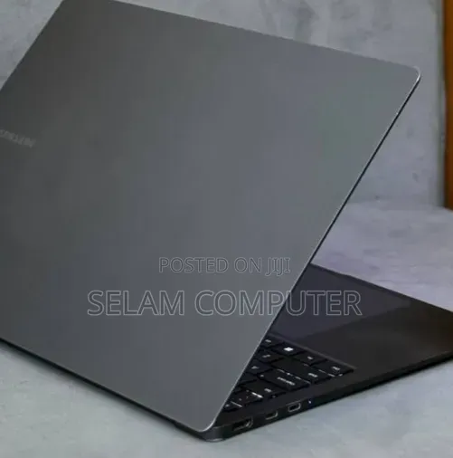 New Laptop HP Pavilion 15 8GB Intel Core i5 SSD 256GB