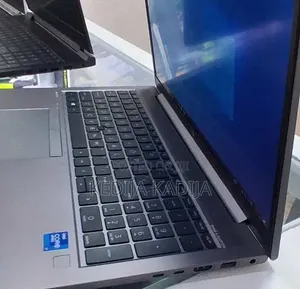 New Laptop HP ZBook Firefly G8 16GB Intel Core i7 SSD 512GB