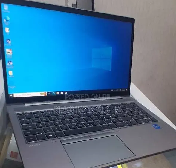 New Laptop HP ZBook Firefly G8 16GB Intel Core i7 SSD 512GB