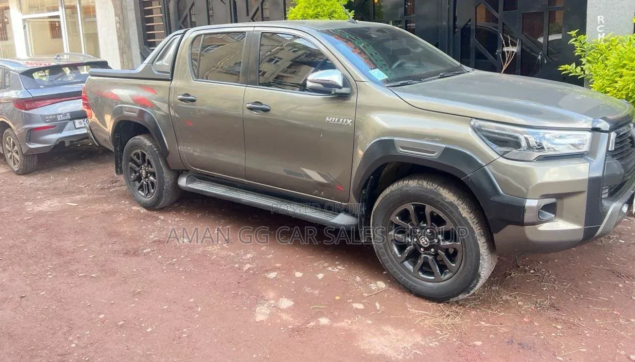 Toyota Hilux 2021 Green