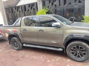 Toyota Hilux 2021 Green