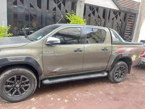 Toyota Hilux 2021 Green