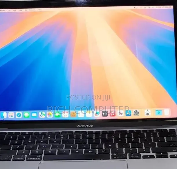 New Laptop Apple MacBook 8GB Intel Core i3 SSD 256GB