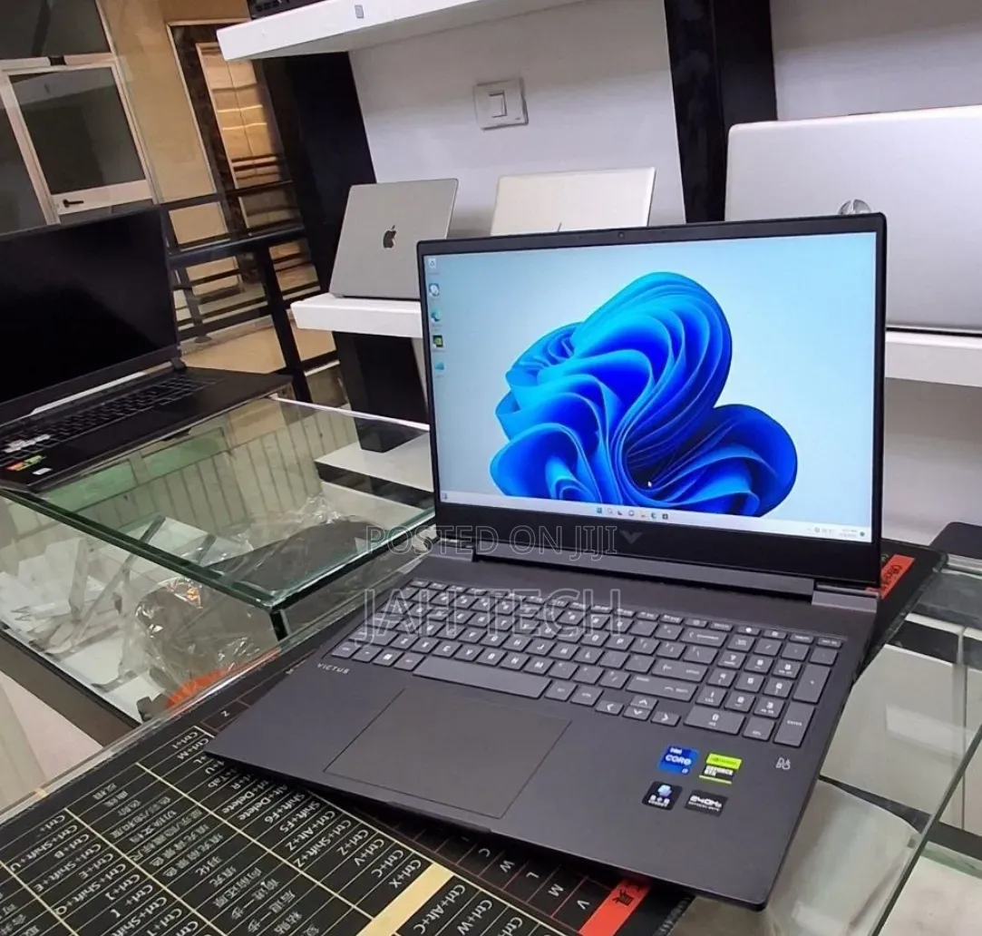 New Laptop HP 14-dq1025cl 16GB Intel Core i7 SSD 1T