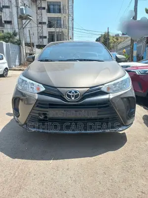 Toyota Yaris 2021 Brown