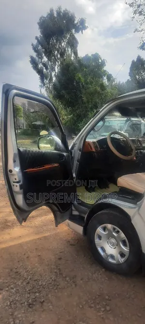 Toyota HiAce 220 2007 Silver