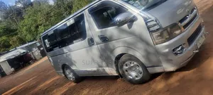 Toyota HiAce 220 2007 Silver