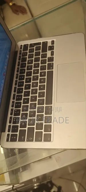 New Laptop Apple MacBook 2015 4GB Intel Core i5 SSD 128GB