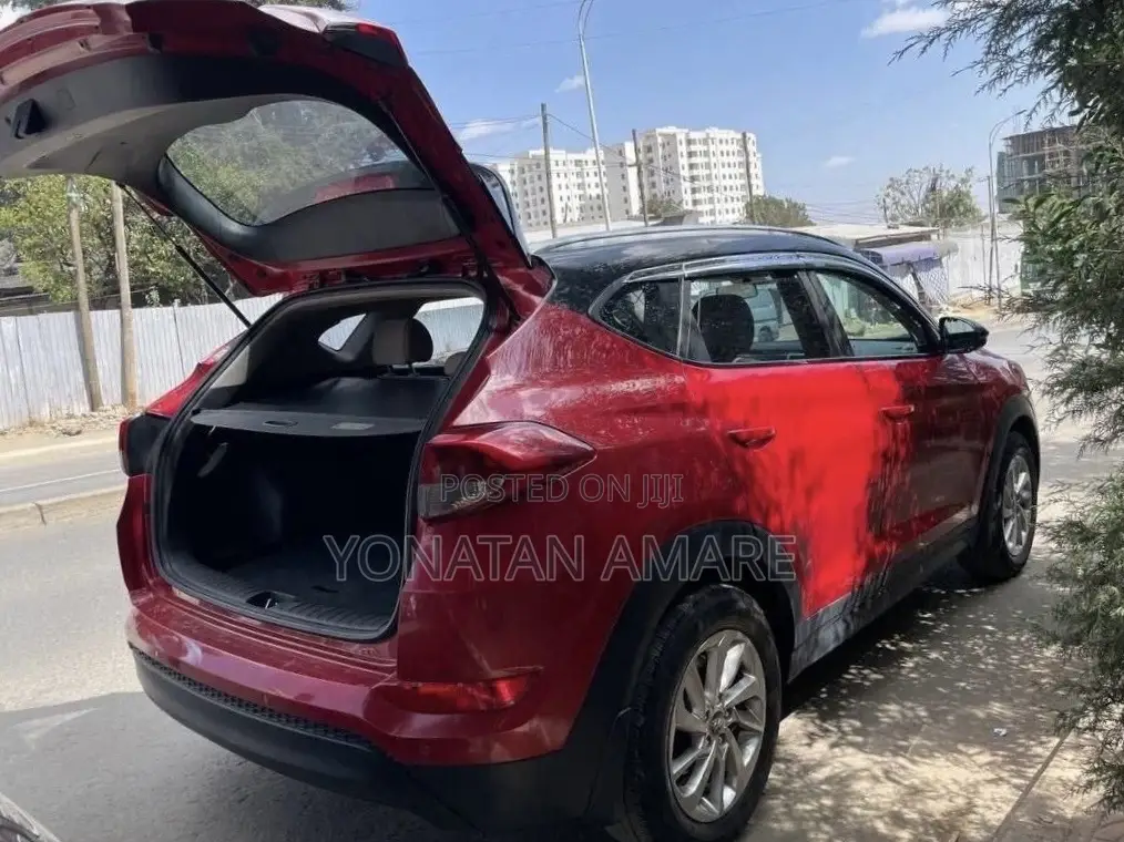 Hyundai Tucson 2018 Red