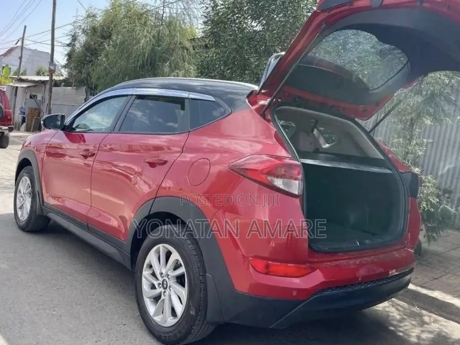 Hyundai Tucson 2018 Red