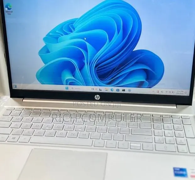 New Laptop HP Pavilion 15 8GB Intel Core i5 SSD 512GB