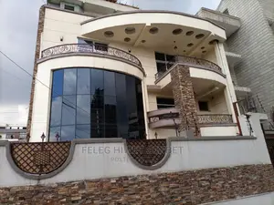 6bdrm Block of Flats in አአ, Bole for sale