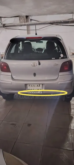 Toyota Vitz 2004 Silver