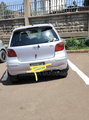 Toyota Vitz 2004 Silver