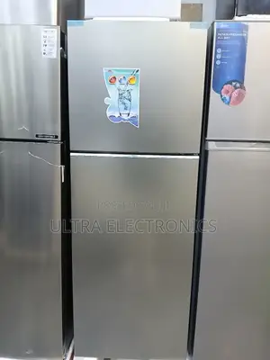 Samsung Top Freezer Refrigerator in a Silver Finish. 310-Liter