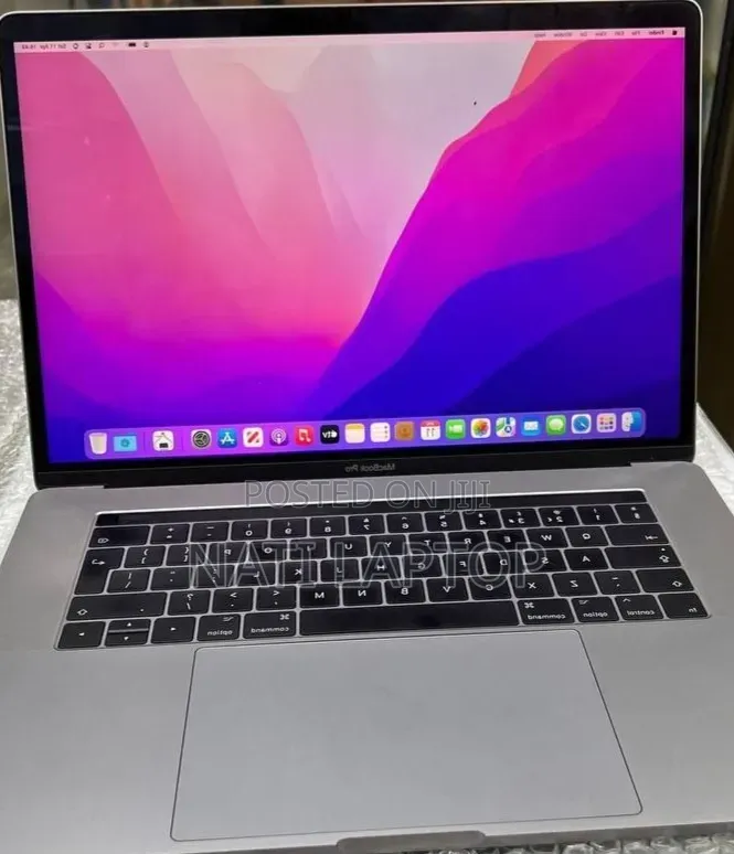 New Laptop Apple MacBook Pro 2017 16GB Intel Core i7 SSD 512GB