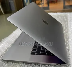 New Laptop Apple MacBook Pro 2017 16GB Intel Core i7 SSD 512GB