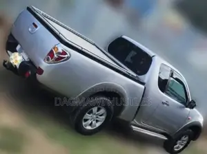 Mitsubishi L200 Club Cab 2.5 136hp 4WD 2008 Silver