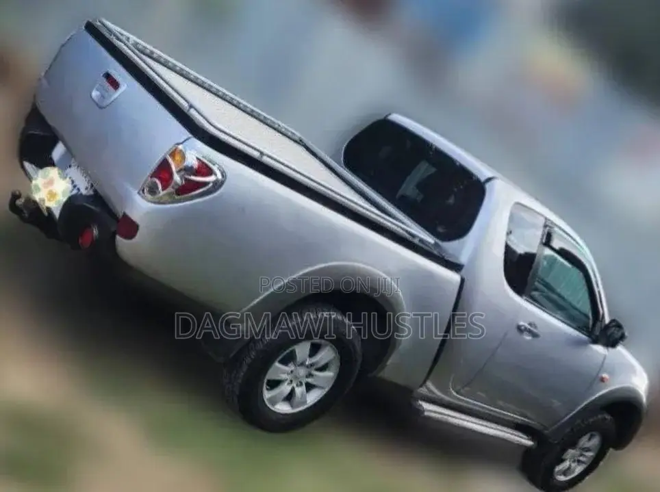 Mitsubishi L200 Club Cab 2.5 136hp 4WD 2008 Silver