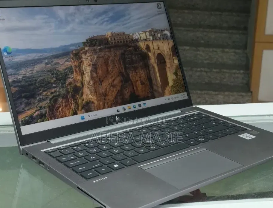 New Laptop HP ZBook Firefly 14 G7 16GB Intel Core i7 SSD 512GB