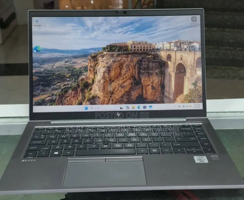 New Laptop HP ZBook Firefly 14 G7 16GB Intel Core i7 SSD 512GB