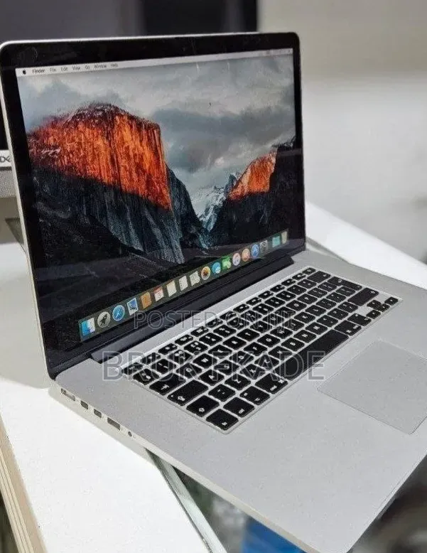 New Laptop Apple MacBook 2015 16GB Intel Core i7 SSD 256GB