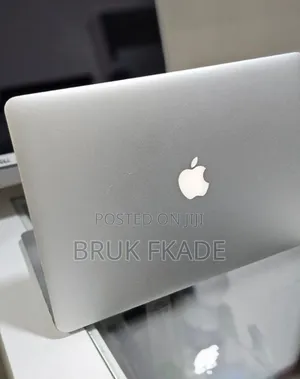 New Laptop Apple MacBook 2015 16GB Intel Core i7 SSD 256GB