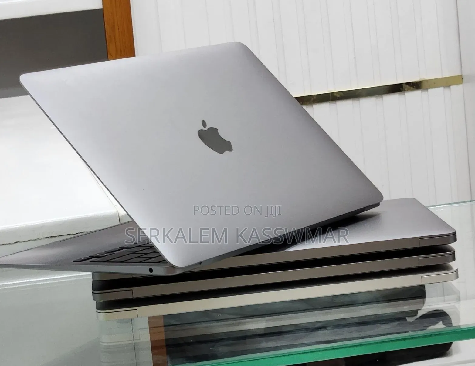 New Laptop Apple MacBook Air 2020 M1 8GB Apple M1 SSD 256GB
