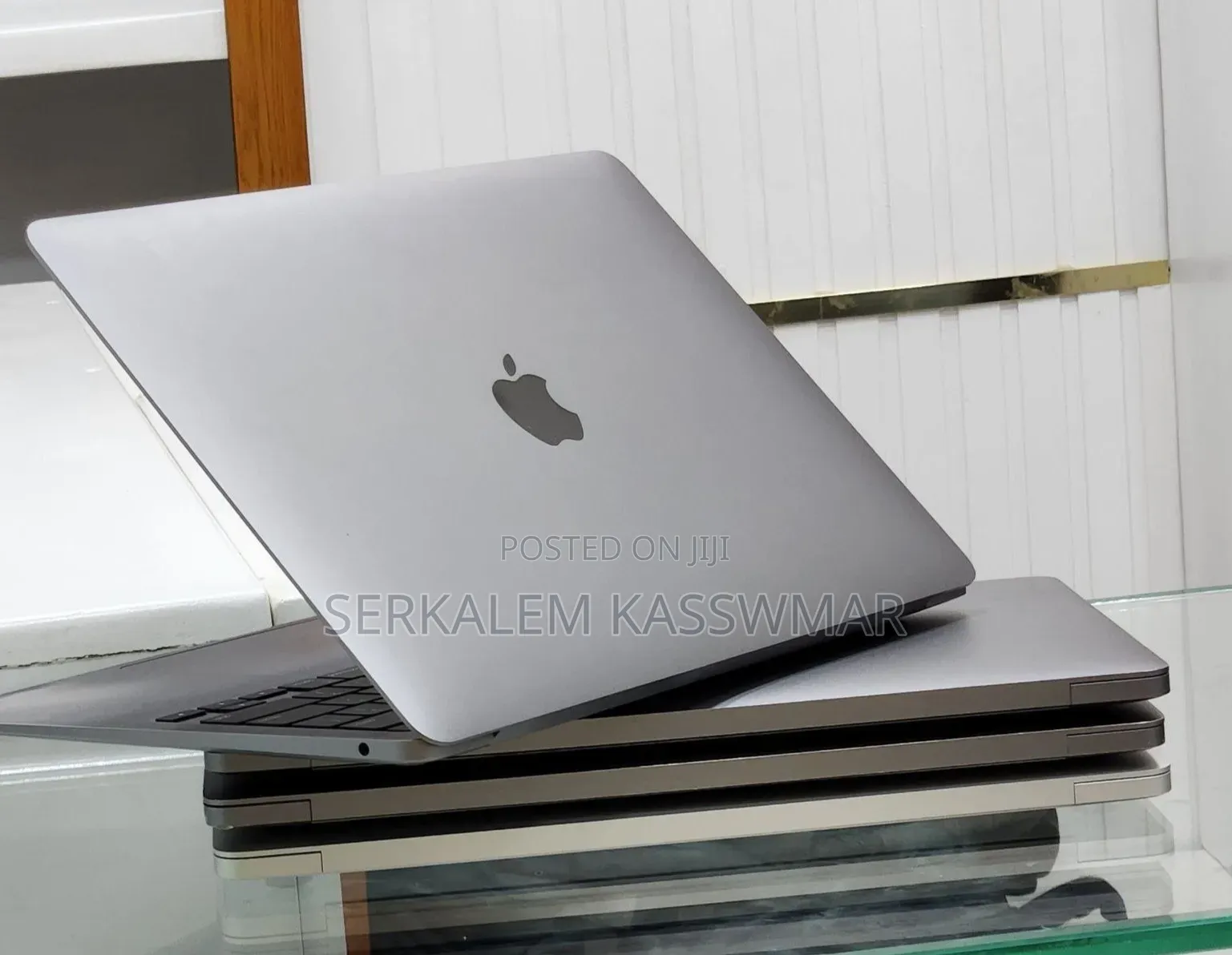 New Laptop Apple MacBook Air 2020 M1 8GB Apple M1 SSD 256GB