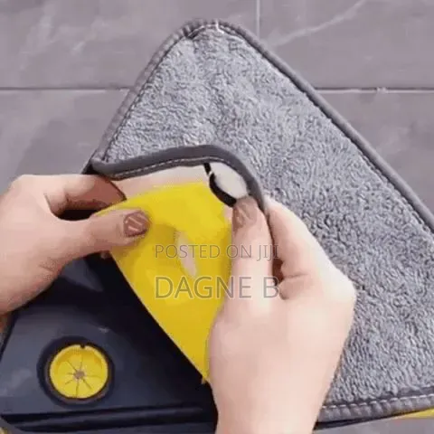 Rotary Triangle Self Twisting Cleaning Mop ራሱን የሚጨምቅ መወልወያ