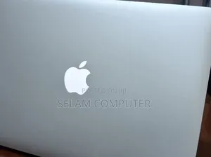 New Laptop Apple MacBook 8GB Intel Core i5 SSD 256GB