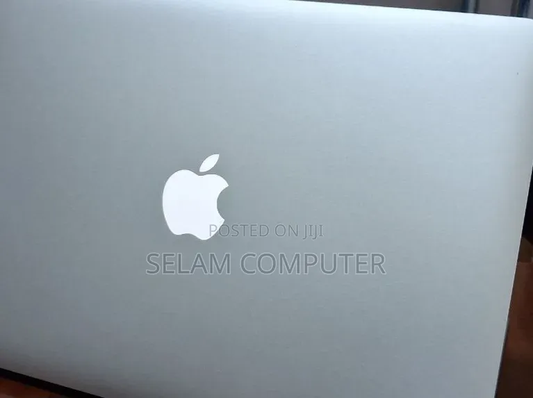 New Laptop Apple MacBook 8GB Intel Core i5 SSD 256GB