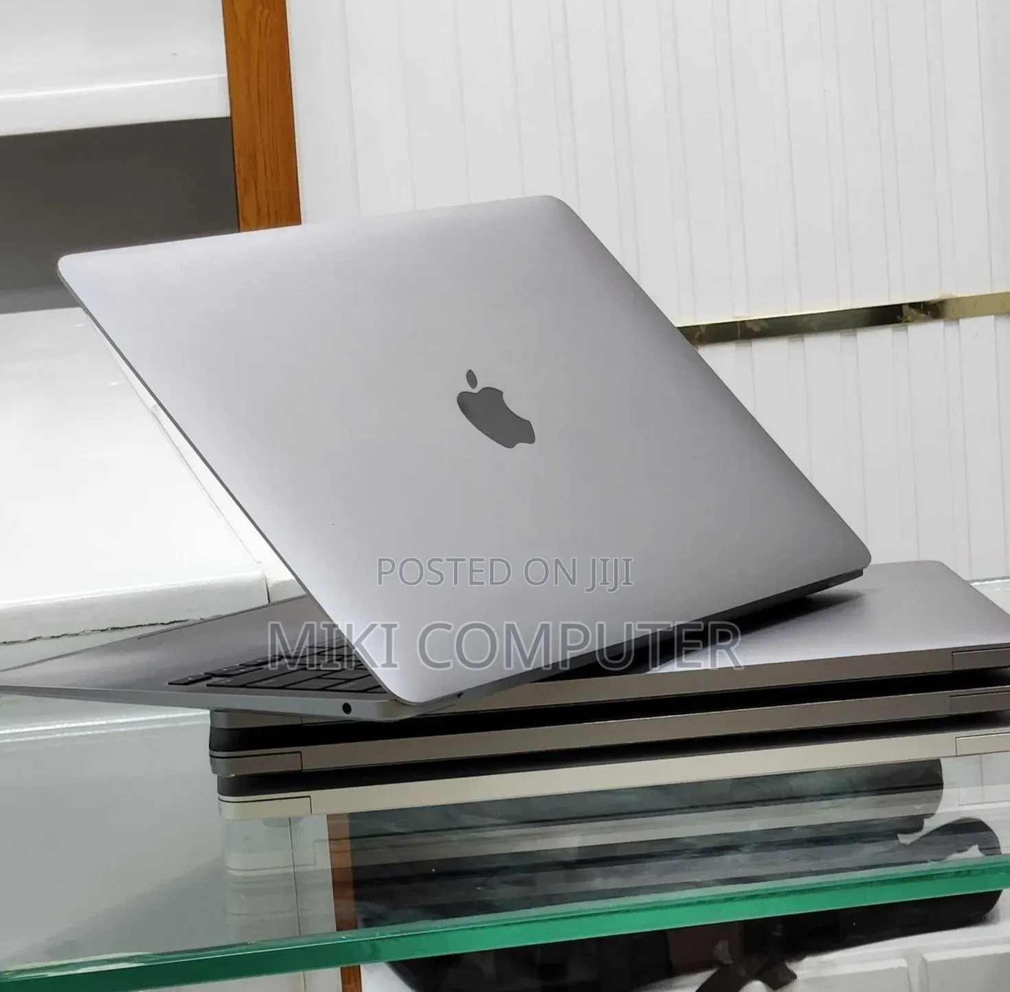 New Laptop Apple MacBook Air 2020 M1 8GB Intel SSD 256GB