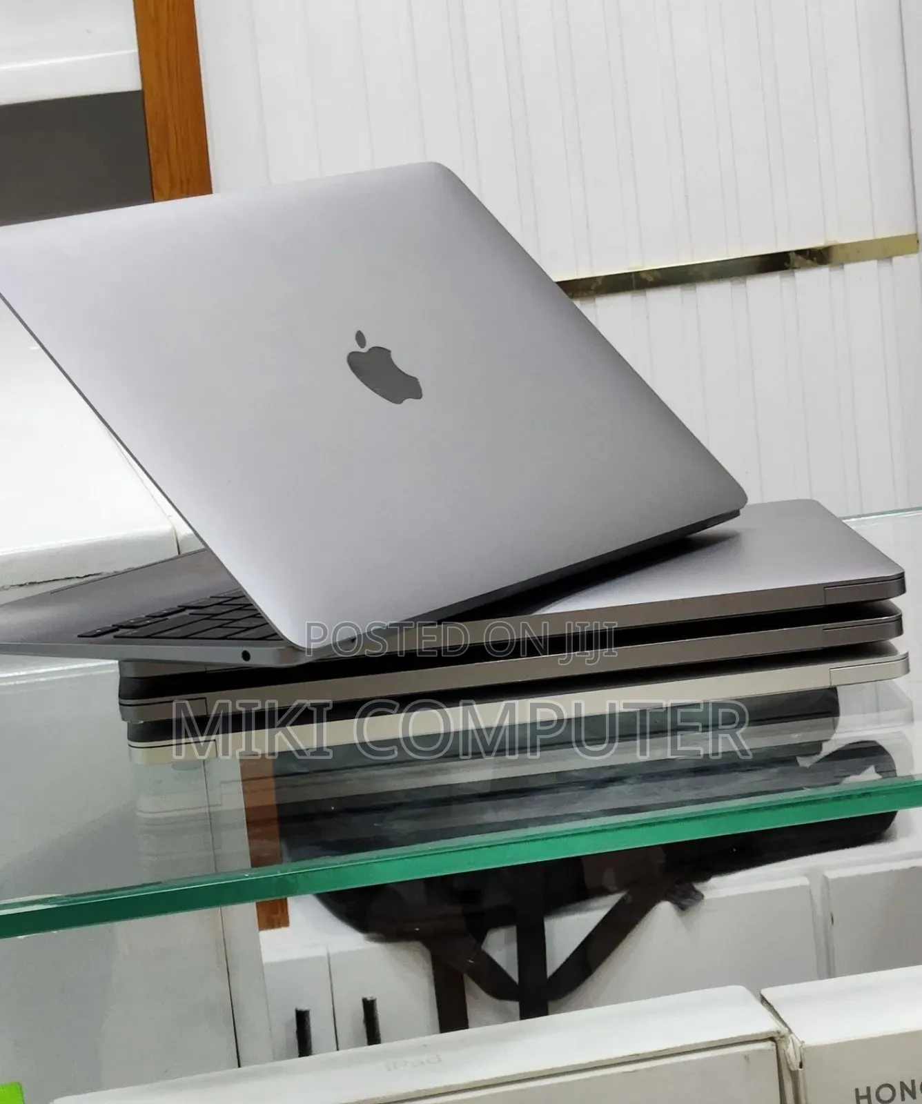 New Laptop Apple MacBook Air 2020 M1 8GB Intel SSD 256GB