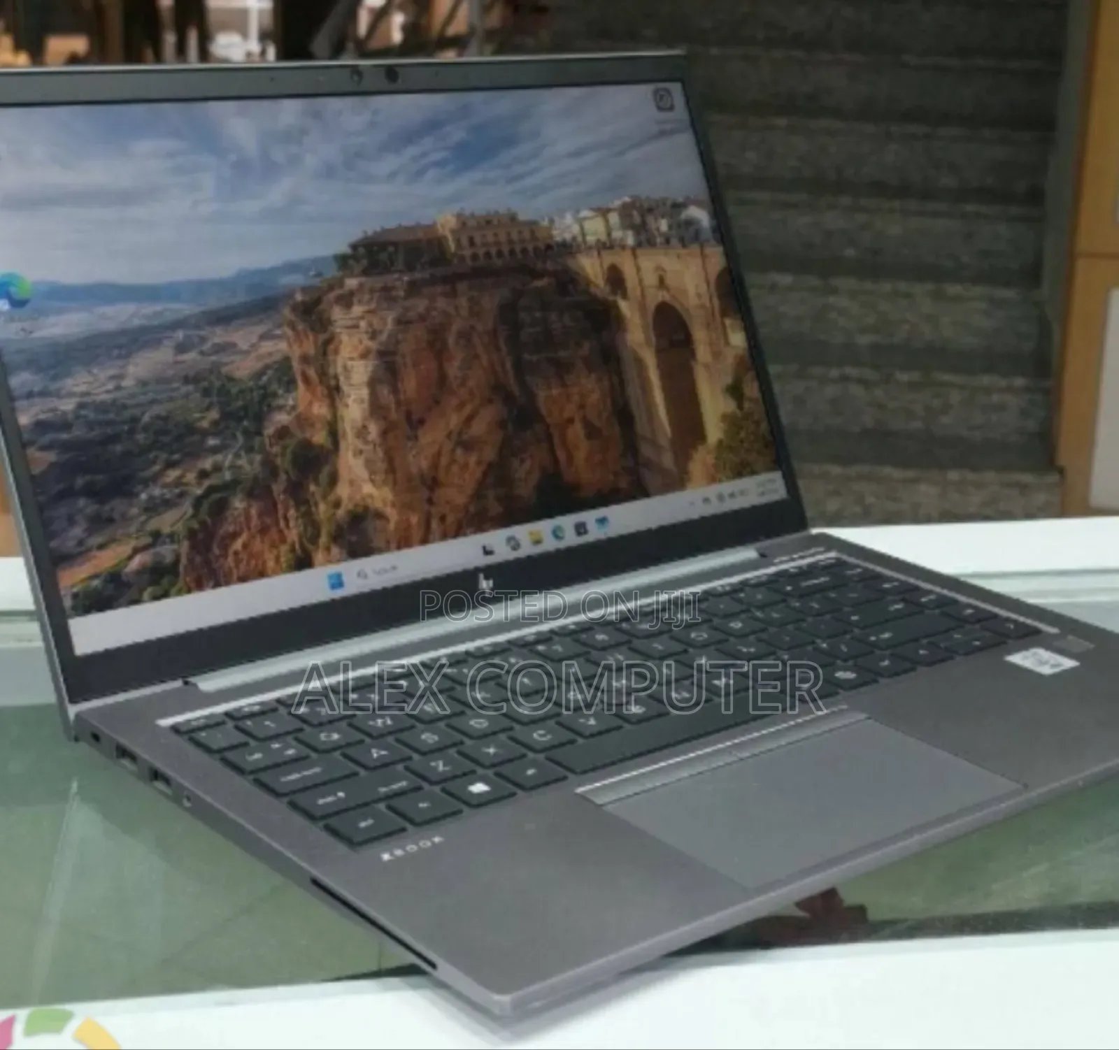New Laptop HP ZBook Firefly 14 G7 16GB Intel Core i7 SSD 512GB