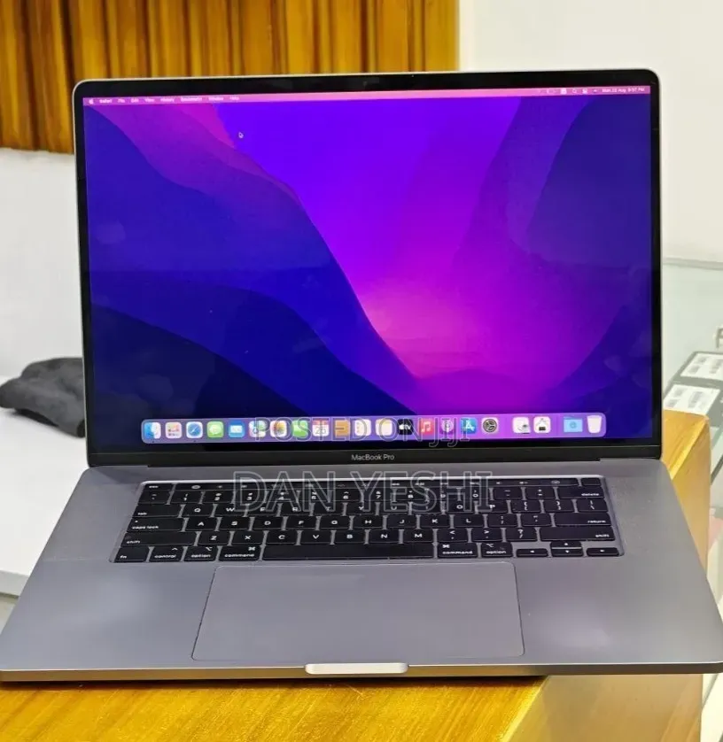 New Laptop Apple MacBook Pro 2018 32GB Intel Core i9 SSD 2T