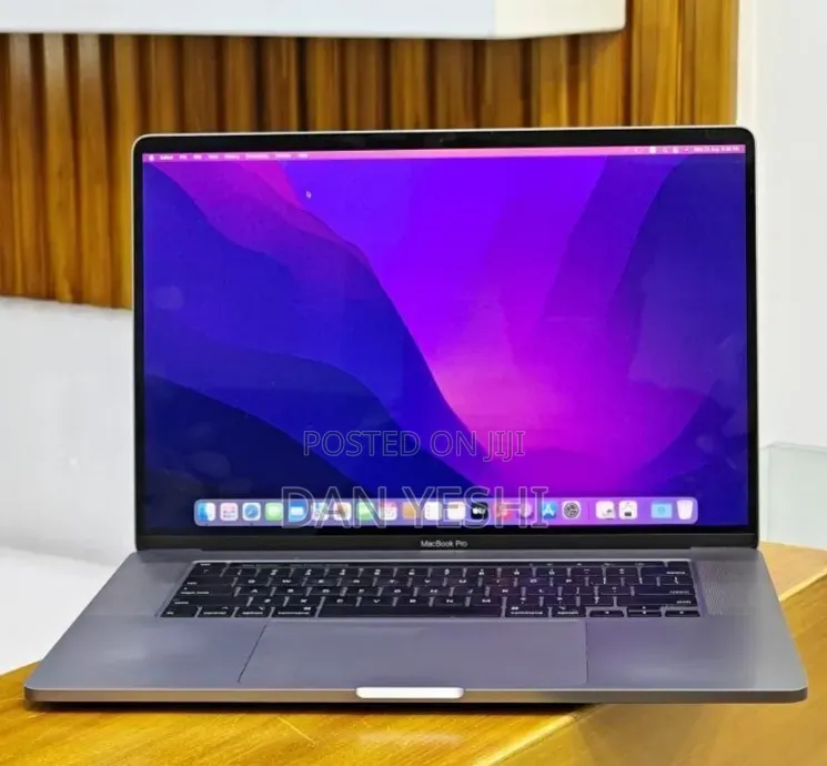 New Laptop Apple MacBook Pro 2018 32GB Intel Core i9 SSD 2T