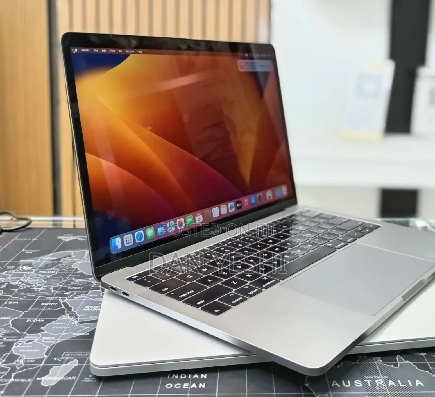 New Laptop Apple MacBook Pro 2017 16GB Intel Core i5 SSD 256GB