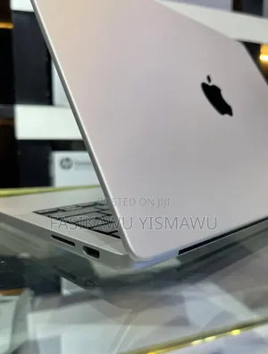 New Laptop Apple MacBook Pro 8GB Apple M3 SSD 512GB