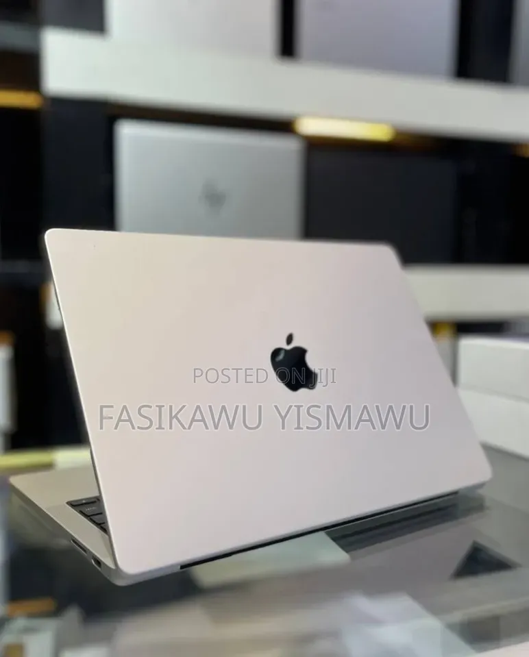 New Laptop Apple MacBook Pro 8GB Apple M3 SSD 512GB