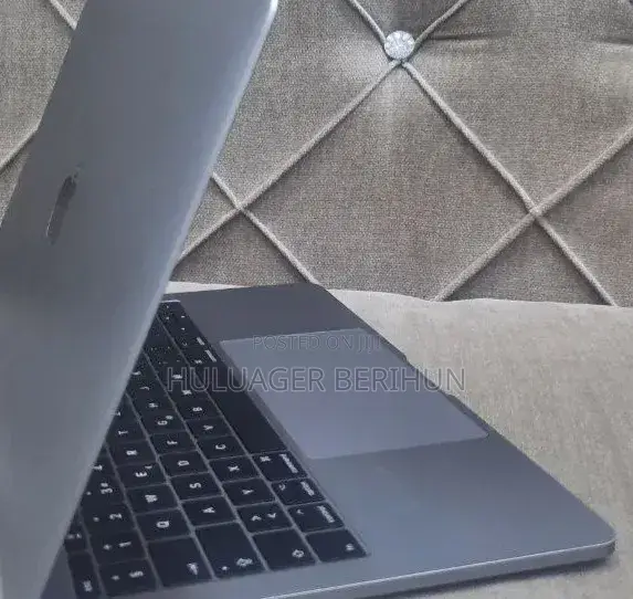 New Laptop Apple MacBook Pro 2017 16GB Intel Core i5 SSD 512GB