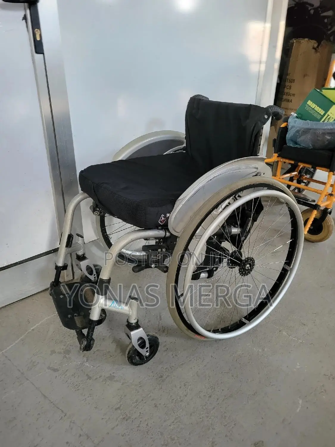 Slightly Used Wheelchair甴商reliable Solid Frame •Elegant Classic Design
